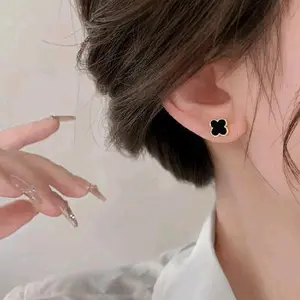 Anting Tusuk Wanita Motif Bunga Hitam 100% Titanium Asli Anti Karat Anti Luntur Elegan dan Tahan Lama Earrings