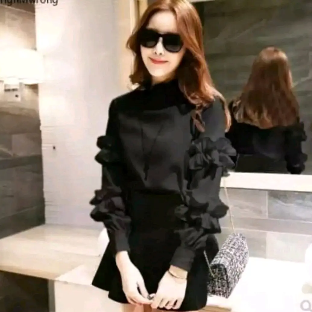 atasan rajut model Korea nyaman banget kalo dipake buat jalan sama ayang