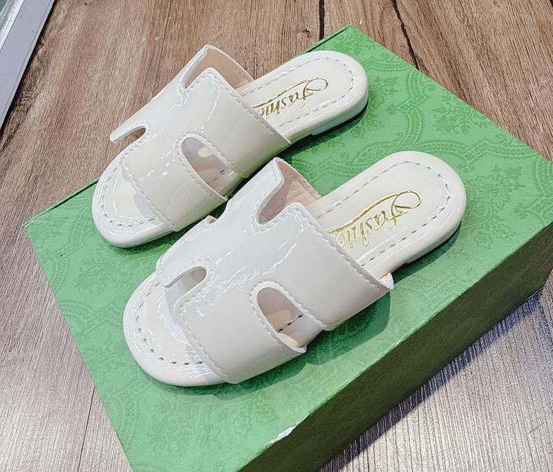 Fashion Dép Lê Quai Ngang Chữ HHm Cho Bé Gái Chất Liệu Polyester Mềm Mại Đế Silicone Trơn Trượt An Toàn Tiện Lợi Từ 1-12 Tuổi Mũi Tròn Không Gót Thiết Kế Dễ Thương An Toàn & Tiện Lợi