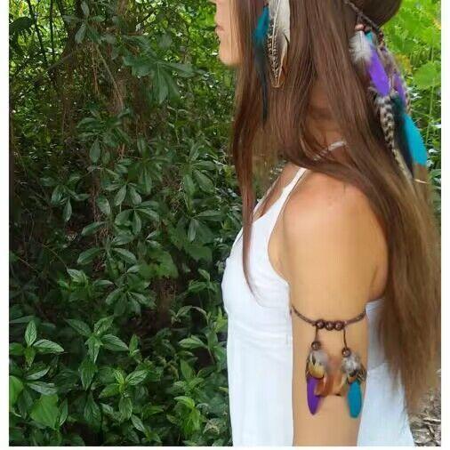 Product Introduction of Gothic wrist accessories Feather Arm Chain Halloween Show Dance Feather Wristband 5