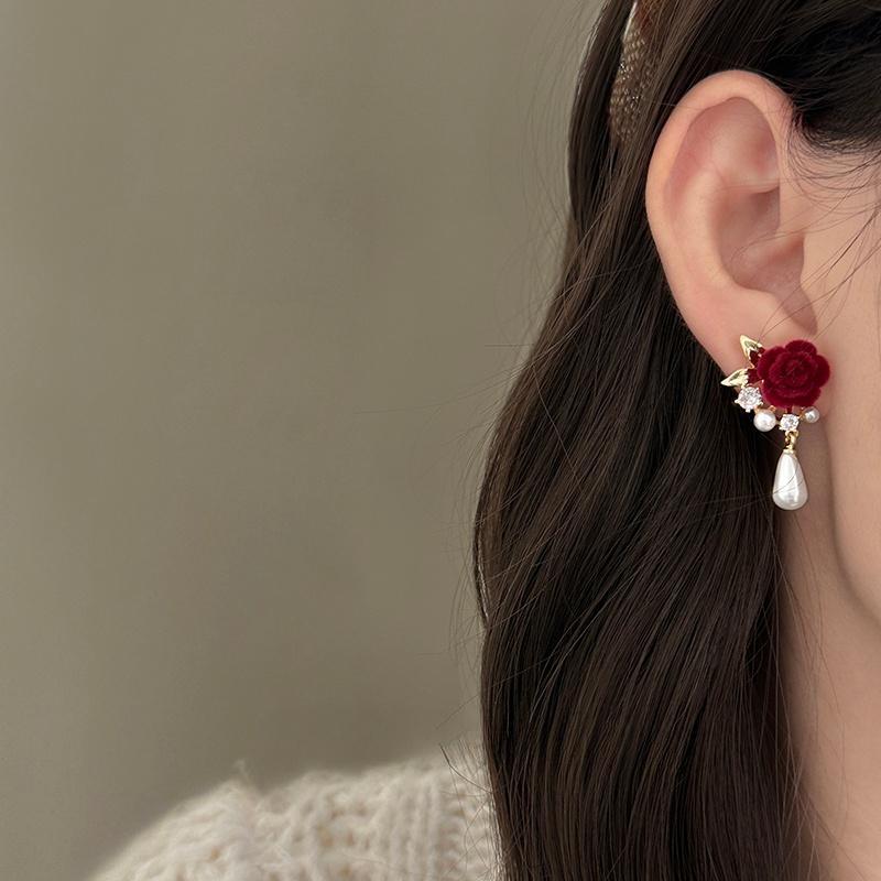 Product Introduction of Plush Red Earrings for Women During Chinese New Year, Autumn, Winter, New Year, Christmas Day, 2024 New Popular High-end Earrings 3