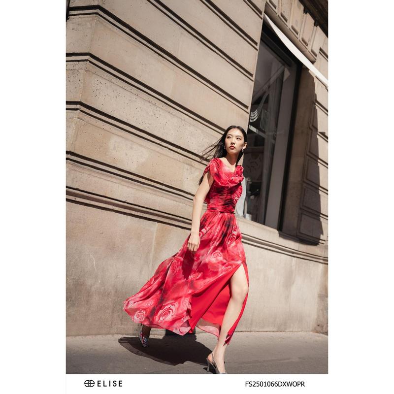 Đầm maxi đỏ hồng xếp nhún nơ vai thiết kế Elise O2O mã FS2501066DXWOPR