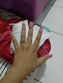 Product Review of (GET 2 PCS) Sabun Glasskin Glow Bar Soap by The Falsya Beauty Pencerah Membersihkan Memudarkan Kotoran Kulit Hitam dan Kusam Perawatan Mencerahkan Punggung Tangan from r**a 1