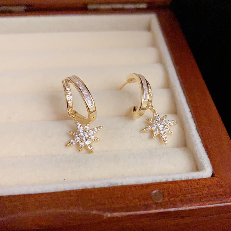 Khuyên Tai Chữ C  Tạo Hình Hoạ Tiết Mặt Trời Đính Đá Chắc Chắn Dễ Đeo Mạ Vàng 18K