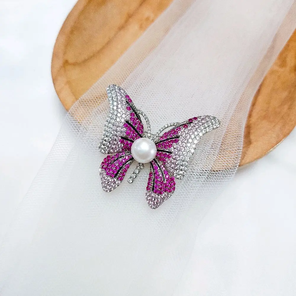 Ana Pearls | Bros/Pin Hijab Kemeja Blazer Mutiara Air Tawar 9 mm - desain Kupu-Kupu