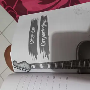Buku Musik Belajar Bermain Gitar Otodidak