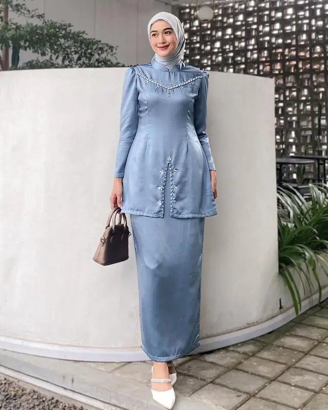FAYRA One Set Baju Kurung Melayu Dress Pesta Payet Swarosky Mewah Burgundy Gamis Lebaran 2025 Idul Fitri Gaun Karet Muslim Kondangan Wanita malay Satin Silk Panjang Remaja Rempel Dewasa Setelan elegan Span 3