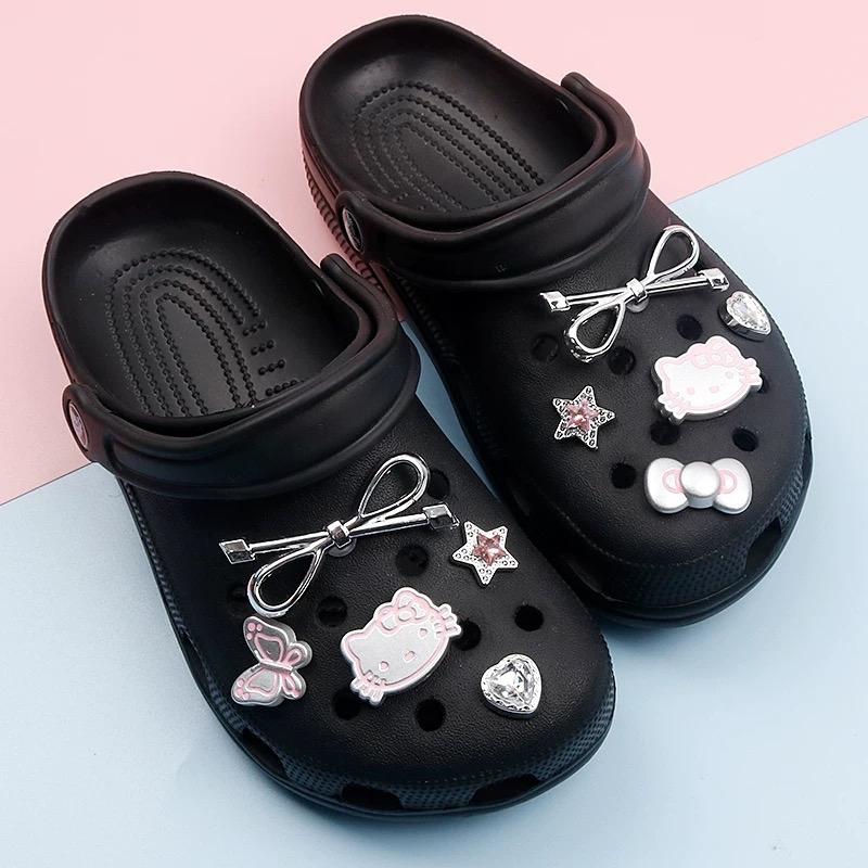 (Dép kèm bộ charm hello kitty kim loại) Dép sục hàng VN dép giày sandal kèm bộ sticker