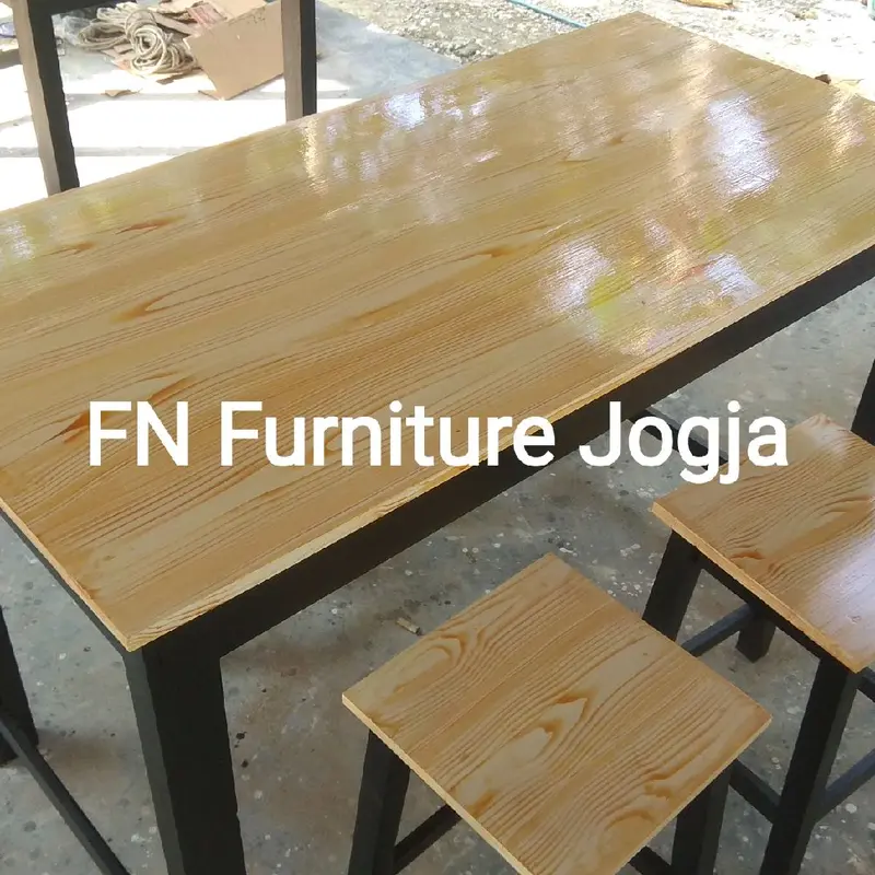 Meja kursi cafe motif bahan kayu mahoni 0