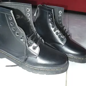 Edgar Moscoff - Sepatu Pria High Boot 8 Hole Formal Casual Kerja Kantor Sol Rubber  Hitam