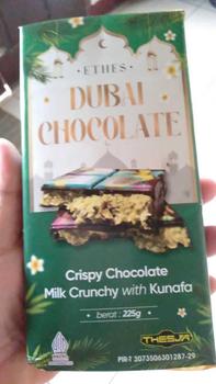 Product Review of DUBAI VERSI RAMADHAN LEBARAN IDUL FITRI crispy pistachio coklat kunafe chocolate bar dubai halal from S**i 0