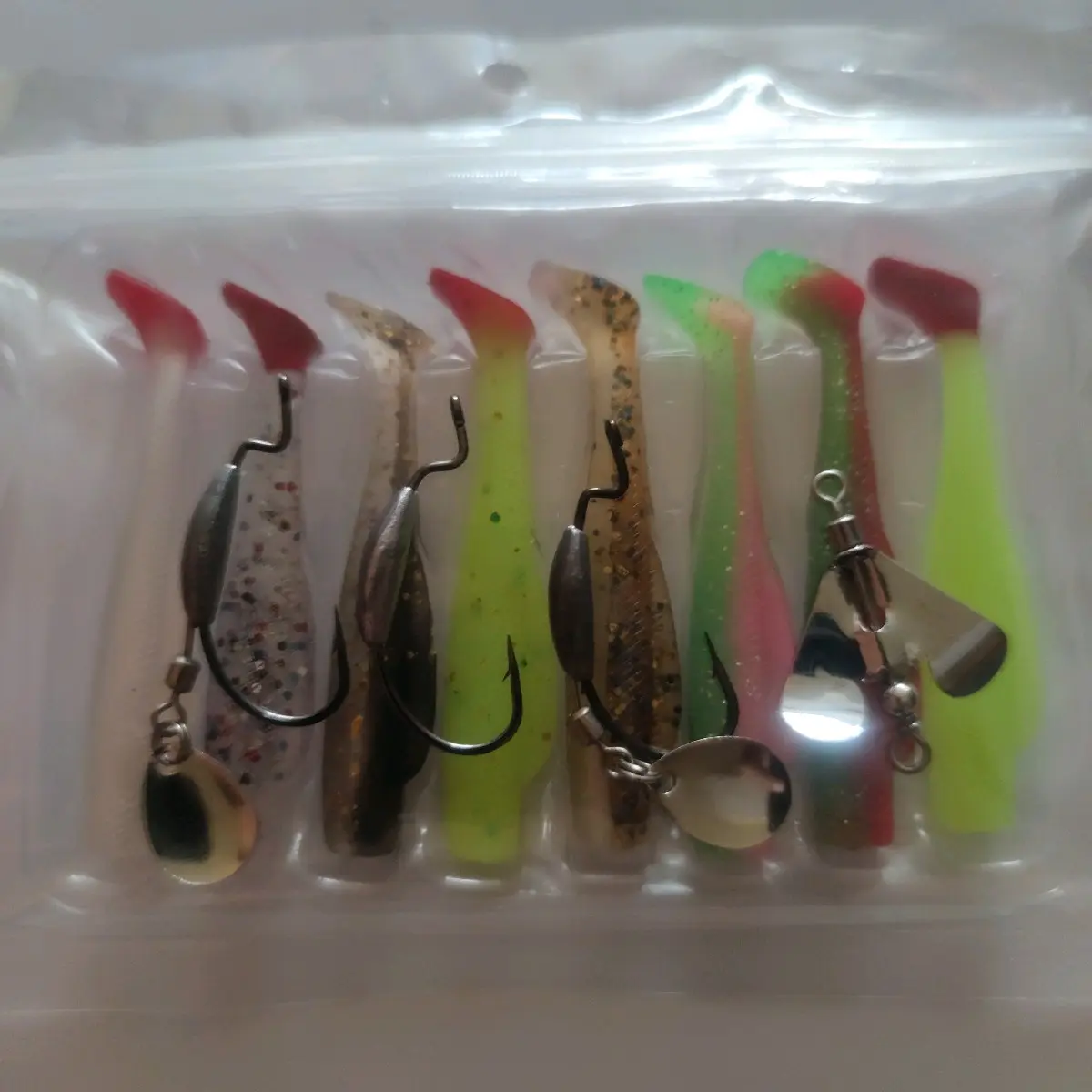 Umpan SOFTLURE Warna Mix Isi 8pcs 6cm Bonus Bkk 1# 3pcs Wormhook + Propeller - Ikan