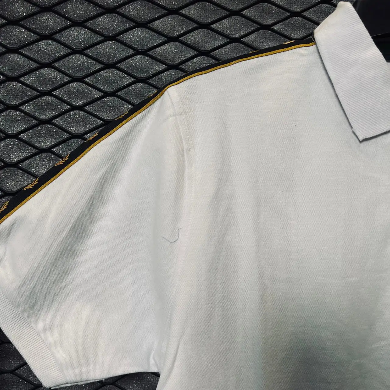 Polo Taped Putih Gold