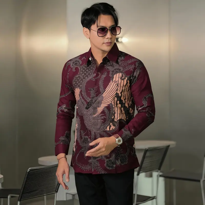 KEMEJA BATIK BURGUNDY LENGAN PANJANG MOTIF TERBARU 2025 1