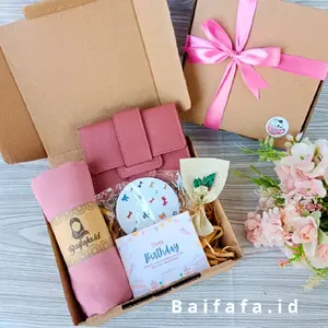 Hampers Paket Hijab Bella Square Premium | Hampers Hijab Wisuda Kekinian | Gift Box Kado Ulang Tahun