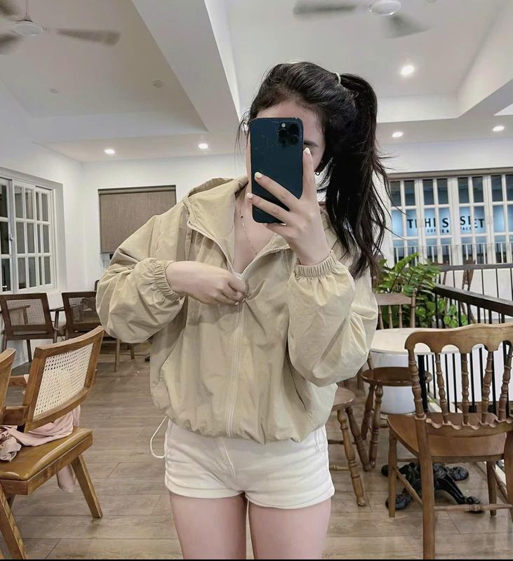   DEAL MỞ BÁN   ÁO khoác gió 2 lớp FROM  lửng dáng vừa crtop có khóa túi kéo 2 bên ,CÓ MŨ dây rút chống gió kháng nước 