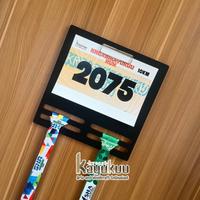 Gambar Kreasikayukuu  Medal & BIB Holder Lari – Display Medali Running + Penjepit Nomor Dada Premium Plywood 5mm 30x30cm - Hitam dari kreasikayukuu Kab. Boyolali 5 Tokopedia