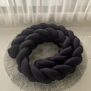 Bantal kepang untuk pinggiran box bayi