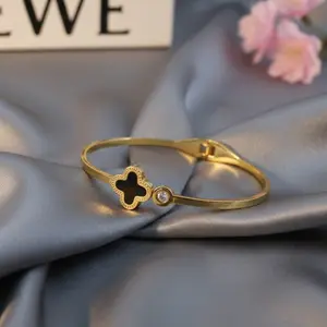 Gelang Tangan Wanita Titanium Gold Anti Karat dan Alergi