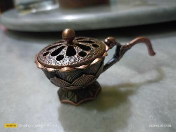Product Review of Pembakar Kemenyan Teratai Pegang Tangan, Reka Bentuk Kreatif, Bahan Loyang Retro, Pemegang Pemegang Cendana, Sesuai untuk Rumah, Meditasi Yoga, Hiasan from m**1 0