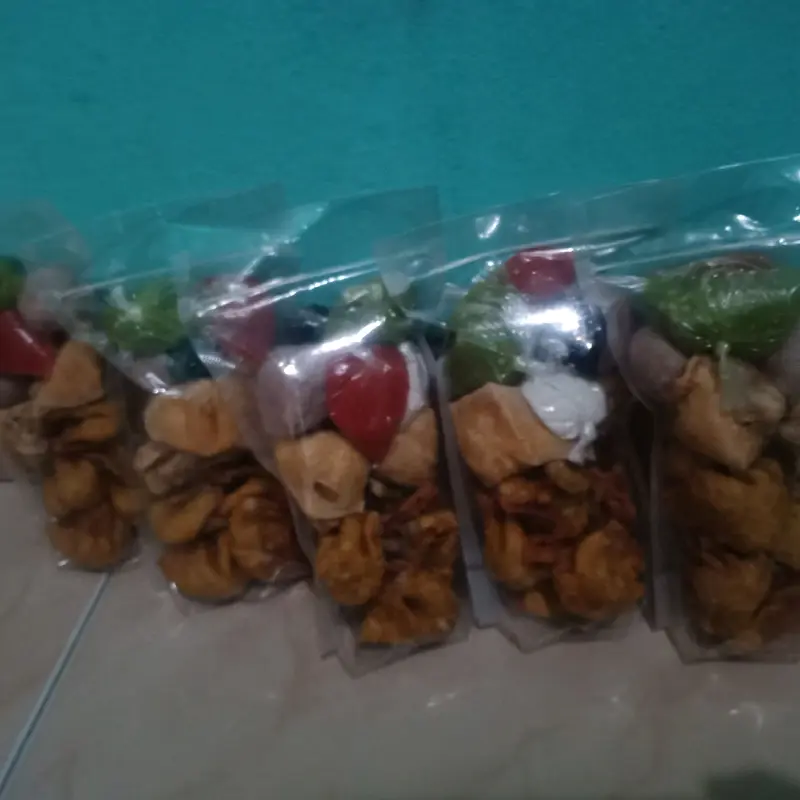 cuanki sambal ijo ciri khas cuanki garut,isian nya baso,siomay,tahu bumbu dll di jamin enakk Food 1