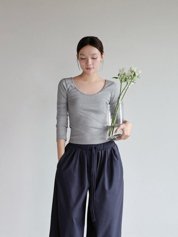  Áo thun ôm tay dài cổ tròn sâu  SOMS | Boho Top 