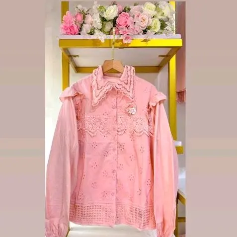 Malika shirt atasan cantik dengan bahan katun import premium dan aksen rendah cantik. 0