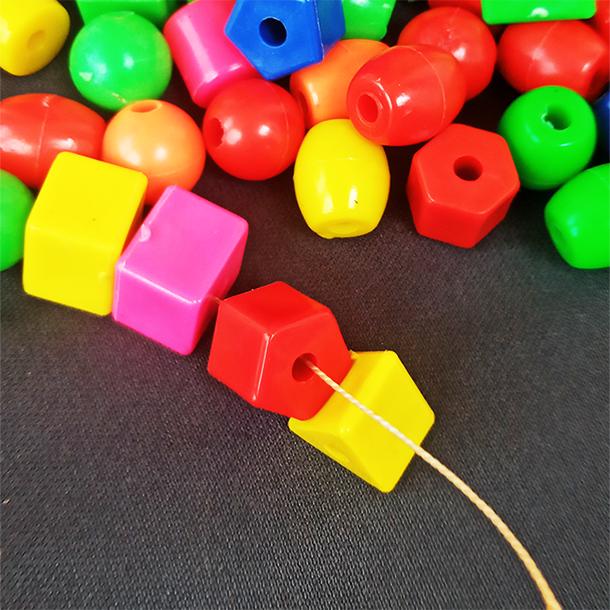 mainan melatih fokus meronce geometri bentuk bangun plastik kemasan 500 ...