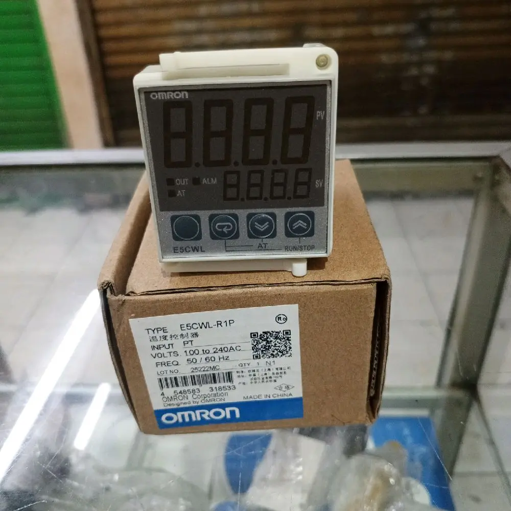 TEMPERATURE CONTROLLER OMRON E5CWL-R1P
