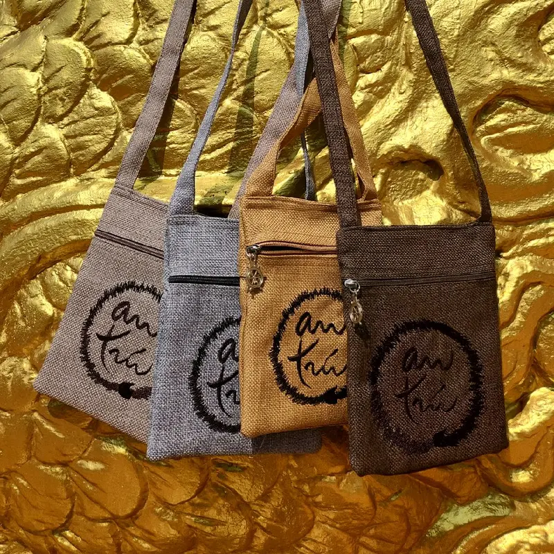 TÚI VẢI ĐI CHÙA MẪU NHÍ VẢI BỐ " AN TRÚ " -  2 ngăn , bố dày 14x18cm, 4 màu: Vàng, Nâu, Lam, Đất - nữ 2