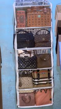Product Review of Limited edition! Rak tas gantung jumbo motif estetik bahan frint 3D rak tas motif wallpaper koran / rak tertutup alas triplek mika tebal / rak gantung jumbo spon frint 3D from u**9 1