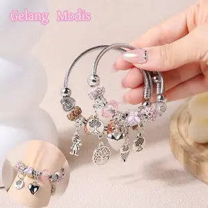 Bracelets & Bangles Gelang Modis - Gelang & Bangles dengan Desain Unik dan Charm Cantik untuk Tampilan Elegan Anda Gelang dengan Motif Hewan dan Bentuk Cantik Gelang