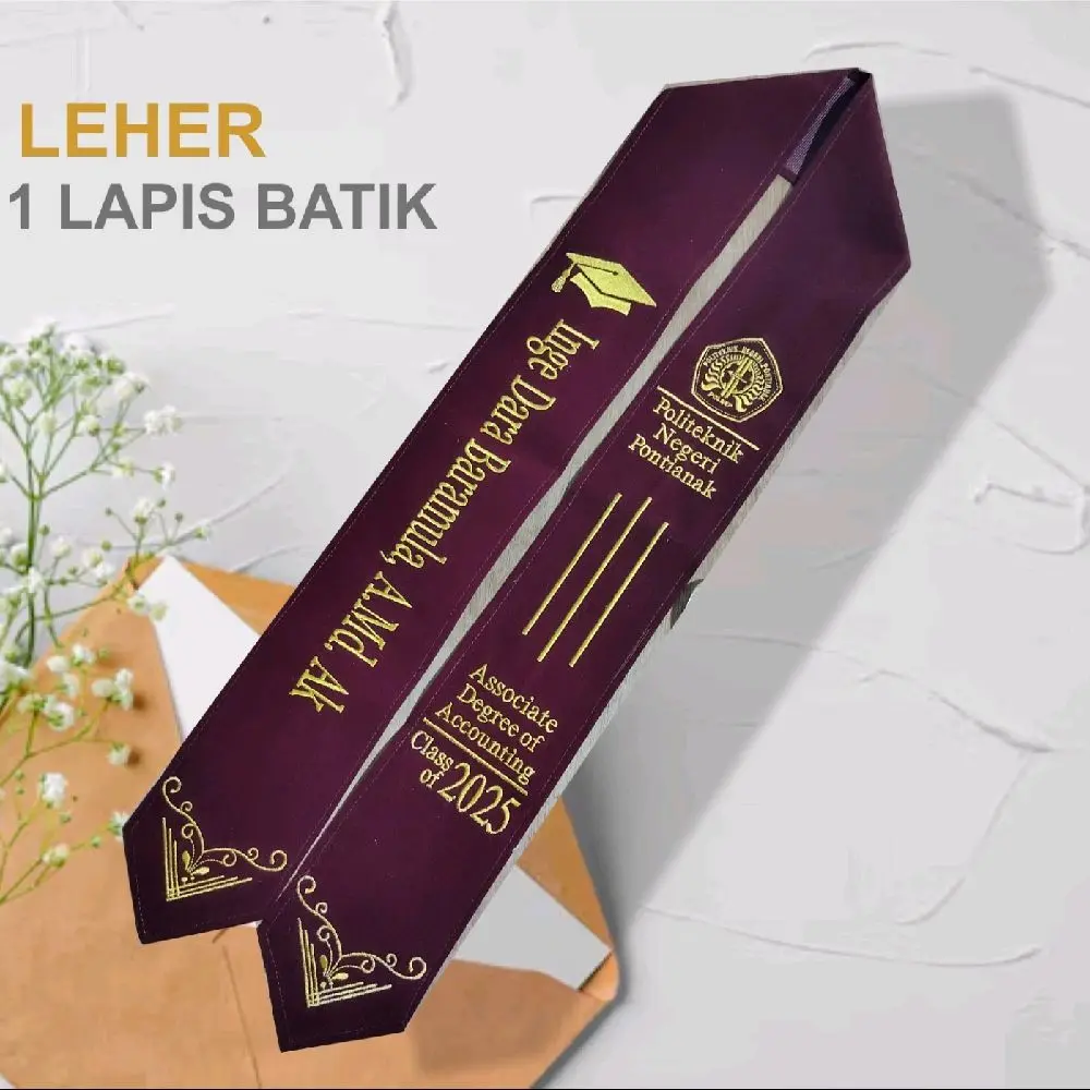 Selempang Wisuda Dengan variasi motif hiasan batik di ujung, custom nama dan gelar