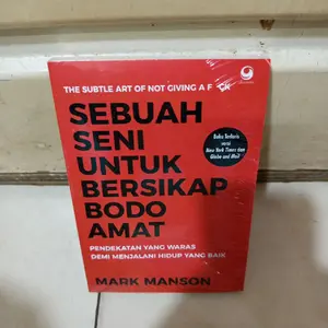 buku novel(bersikap bodo amat)..pengarang mark Manson..