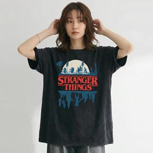 ストレンジャー・シングス ムーンライト・サイクリング ティーンズ グラフィックTシャツ — レディース用オーバーサイズ ヴィンテージ風ブラック クルーネック 半袖、ソフトな生地のカジュアルレトロTシャツ。シリーズファンへのコレクターズギフトに最適、春向けのスタイル 春服コーデ