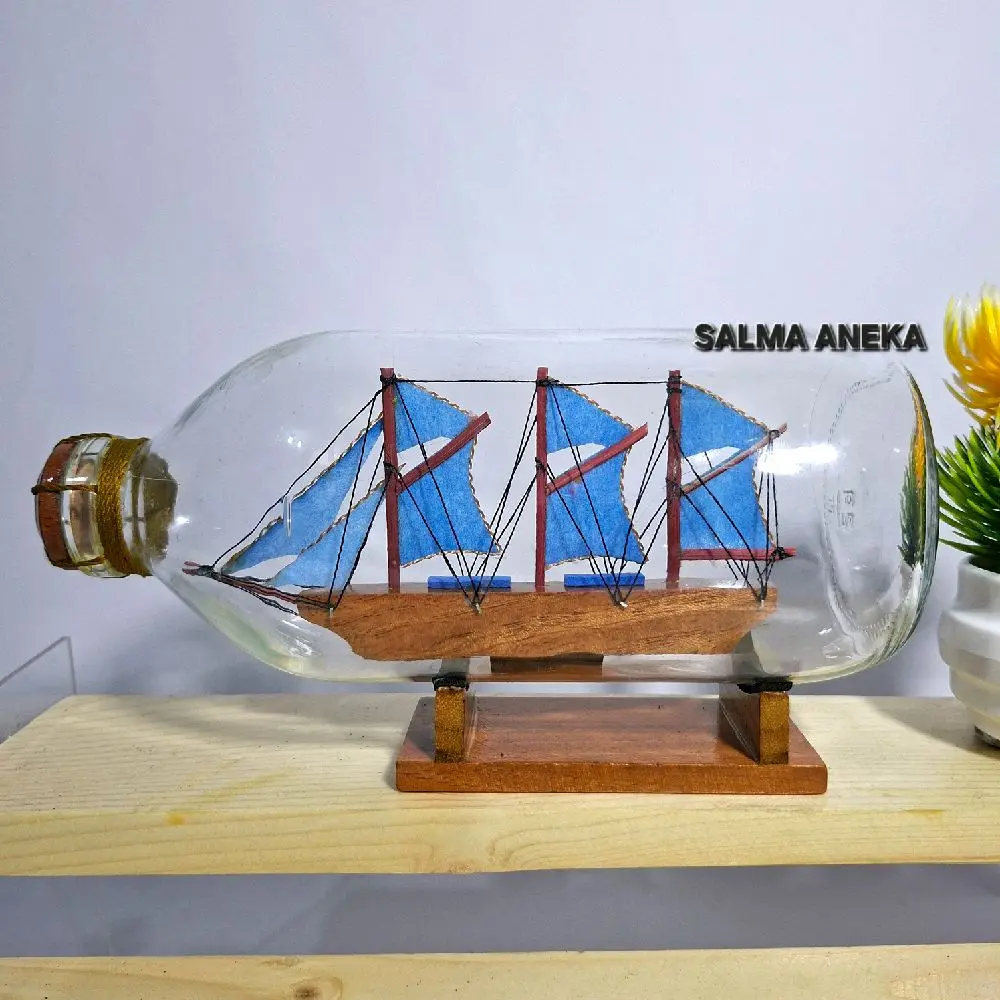 MINIATUR KAPAL LAYAR DALAM BOTOL KACA HIASAN DINDING UKURAN ESTIMASI 18X10X8CM
