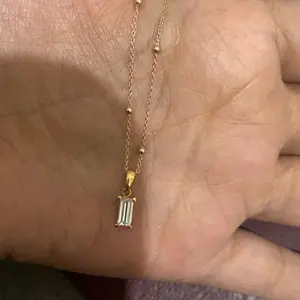 Liontin Emas Avaa Emerald Cut Small 10K Semar Nusantara