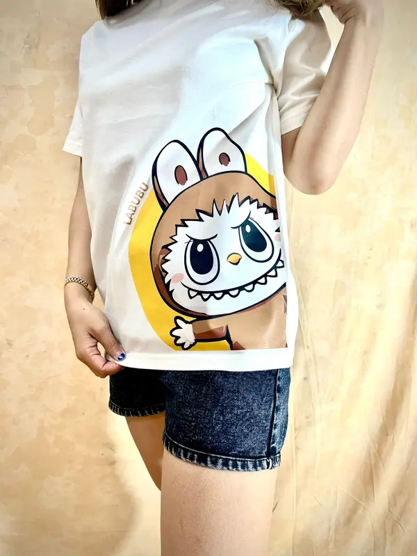 Patgang Kaos Distro Wanita / Kaos T-Shirt Motif The M0nst3r Labubu Brown / Kaos Enzim Wanita Motif Labubu / Kaos Enzim Super Premium 3