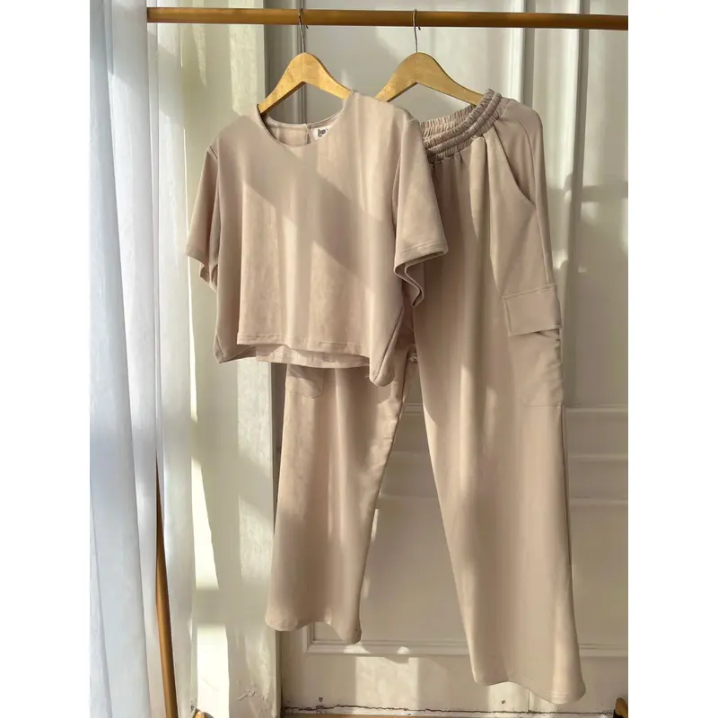 Domscorner - Ji-Yu Cargo set - celana cargo - atasan crop top - basic shirt - basic tee - kaos polos - set ala korea - baju ala korea - cargo pants Karet Katun 7