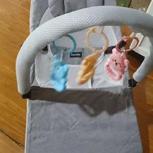 Kursi Goyang Bayi Foldable Multifungsi Dengan Rak Mainan Baby Bouncer Ayunan Bayi Bisa Dilipat Nyaman Aman Garansi 3 Tahun Soft Cloth Untuk Bayi 3–18 Bulan Tidur & Bermain di Lantai Rocker Bouncer Chair Portable Toddler