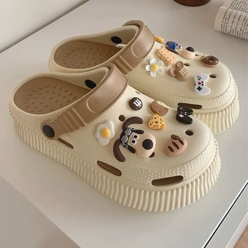 SAPATO BURACO BABUCHE FEMININO DE PRAIA COM O PINGENTES CRIATIVO