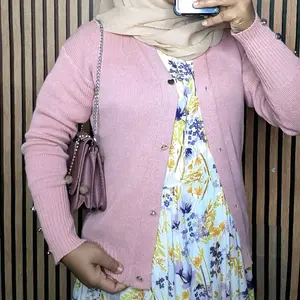 Cardigan Rajut Bahan Premium Warna Muda dengan Desain Elegan dan Nyaman untuk Dipakai Sehari-hari