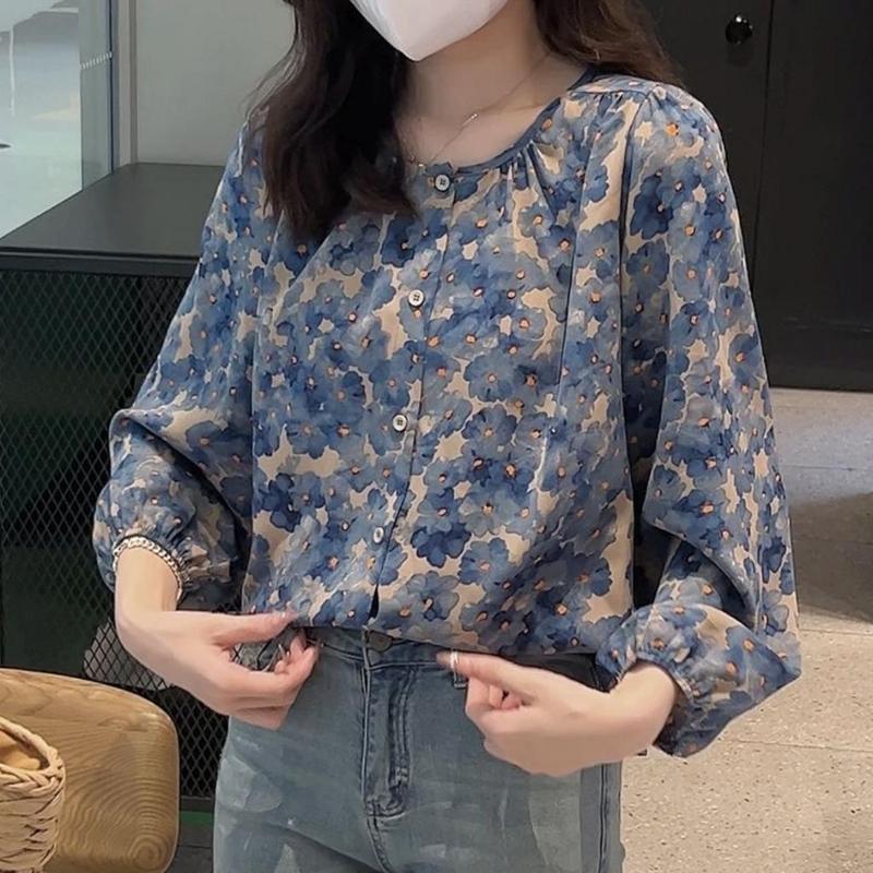 Product Introduction of Kemeja Sifon untuk Wanita, Cetakan Bunga, Longgar, Gaya Kasual, Blaus Lengan Panjang, Leher Bulat, Serba guna, Retro, Fesyen, Sesuai untuk Pakaian Musim Panas, Ketibaan Baru kemeja baggy jepun �� cotton short sleeve black [with no pr 5