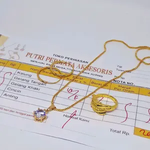 Promo Satu Set Kalung/cincin/anting Perhiasan emas muda dapat surat dari toko Wanita Permata Liontin