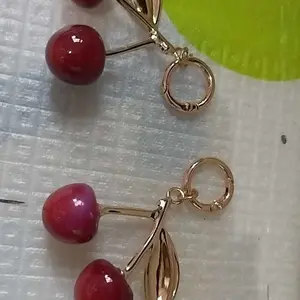Asesoris Tas Variasi V007 CHERRY / Gantungan Tas / Keychain - EMAS MUDA - Aksesoris Tas (IMPORT)