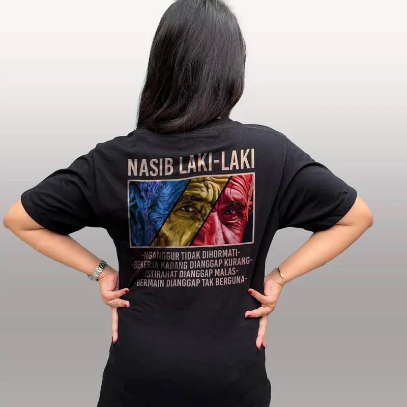 KAOS OVERSIZE MOTIF SASIRANGAN MODERN DENGAN TEKNIK OMBRE WARNA PASTEL BAHAN LINEN RAMAH LINGKUNGAN UNTUK GENERASI MUDA YANG MENYUKAI FUSION BUDAYA KALIMANTAN DAN ESTETIKA MINIMALIS 0