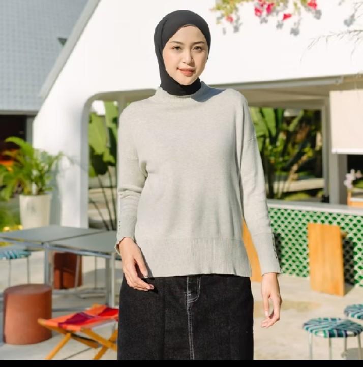 Product Introduction of atasan baju blus rajut kancing tangan Sweater   Oversize Wanita Outer Panjang 1