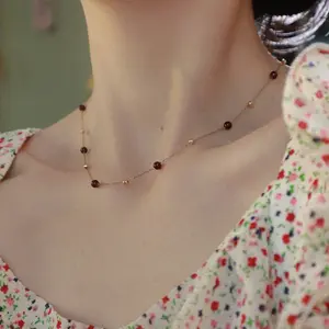 Kalung Titanium Wanita Bulat Merah Biji Lada K592