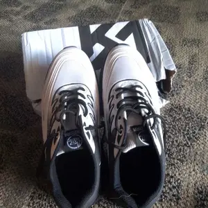 KAZORA Sepatu Original Sneaker Sekolah Olahraga Sport Running Phylon Empuk Dan Ringan Berkualitas Premium Pria Dan Wanita Sepatu Jogging Hitam Abu Putih Pink Outdoor Laki laki Dan Perempuan