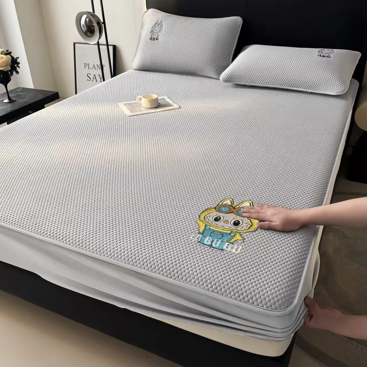 Chiếu băng lạnh , thế hệ mới .mát lạnh mùa hè gồm 1 chiếu bọc chun chắc chăn và 2 vỏ gối